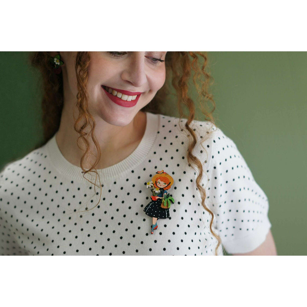 Girl with Daisies Brooch – view 2