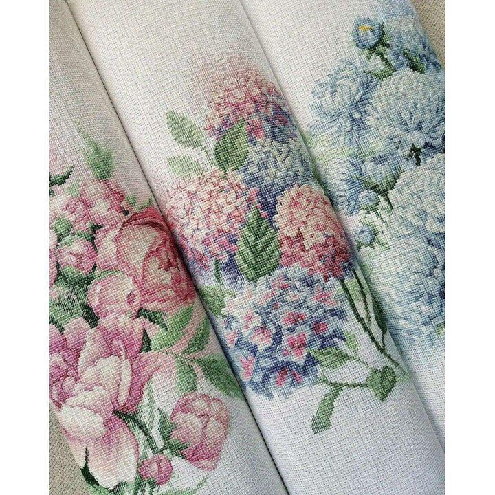 Graceful Hydrangeas R2139 Counted Cross Stitch Kit
