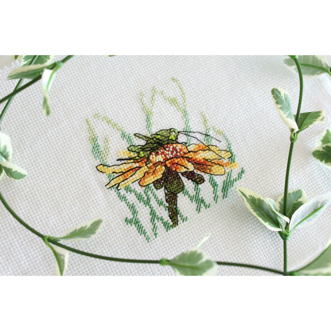 Grasshopper on Coneflower SM-622 Counted Cross Stitch Kit