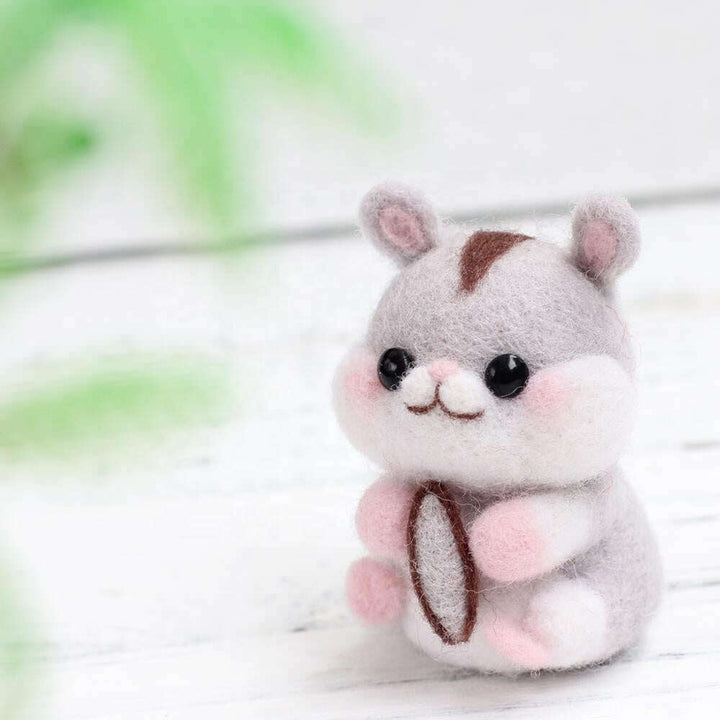 Hamster Needle Felting Kit. Wizardi DIY Wool Craft Kit F07N8-W1