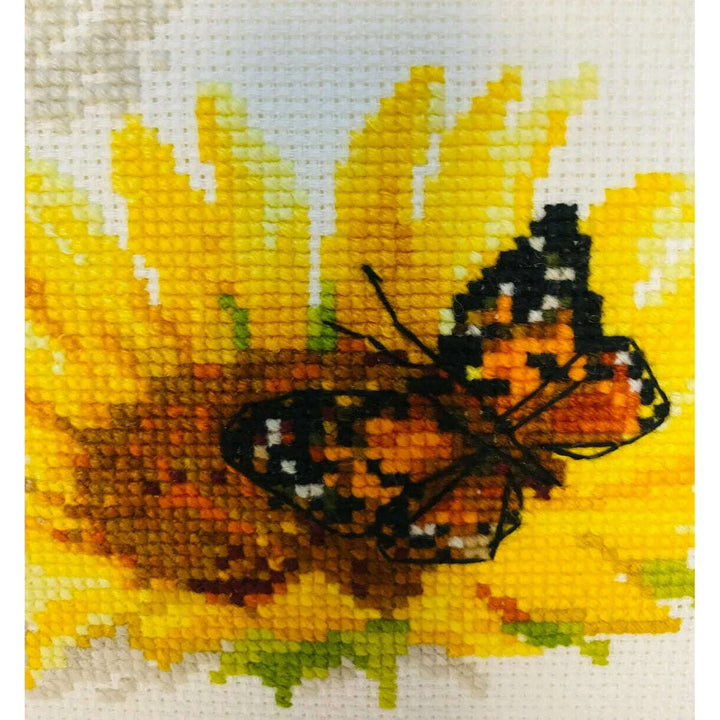 Hot Summer R1488 Counted Cross Stitch Kit