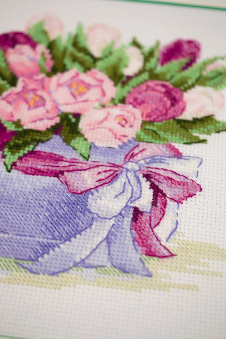 Tulips Hat Box R2003 Counted Cross Stitch Kit