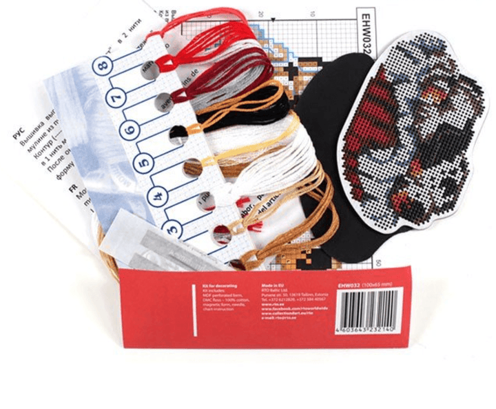 Kit for decorating with perforated wooden form EHW032