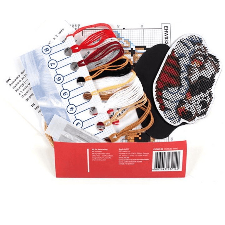 Kit for decorating with perforated wooden form EHW032