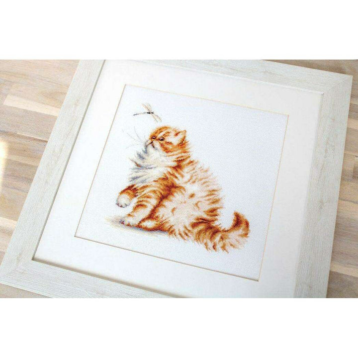 Kitten with a dragonfly B2270L Counted Cross-Stitch Kit