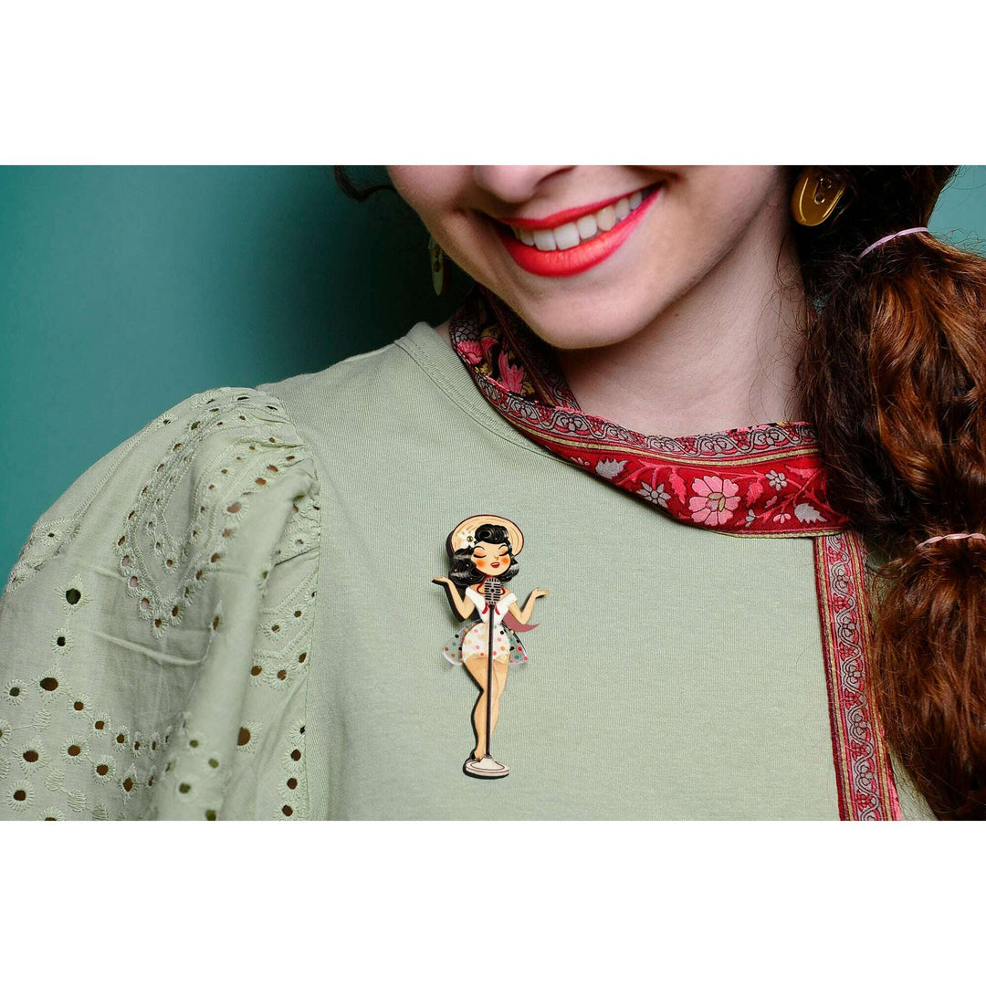 Pin Up Singer w/ Victrola Brooch by Laliblue