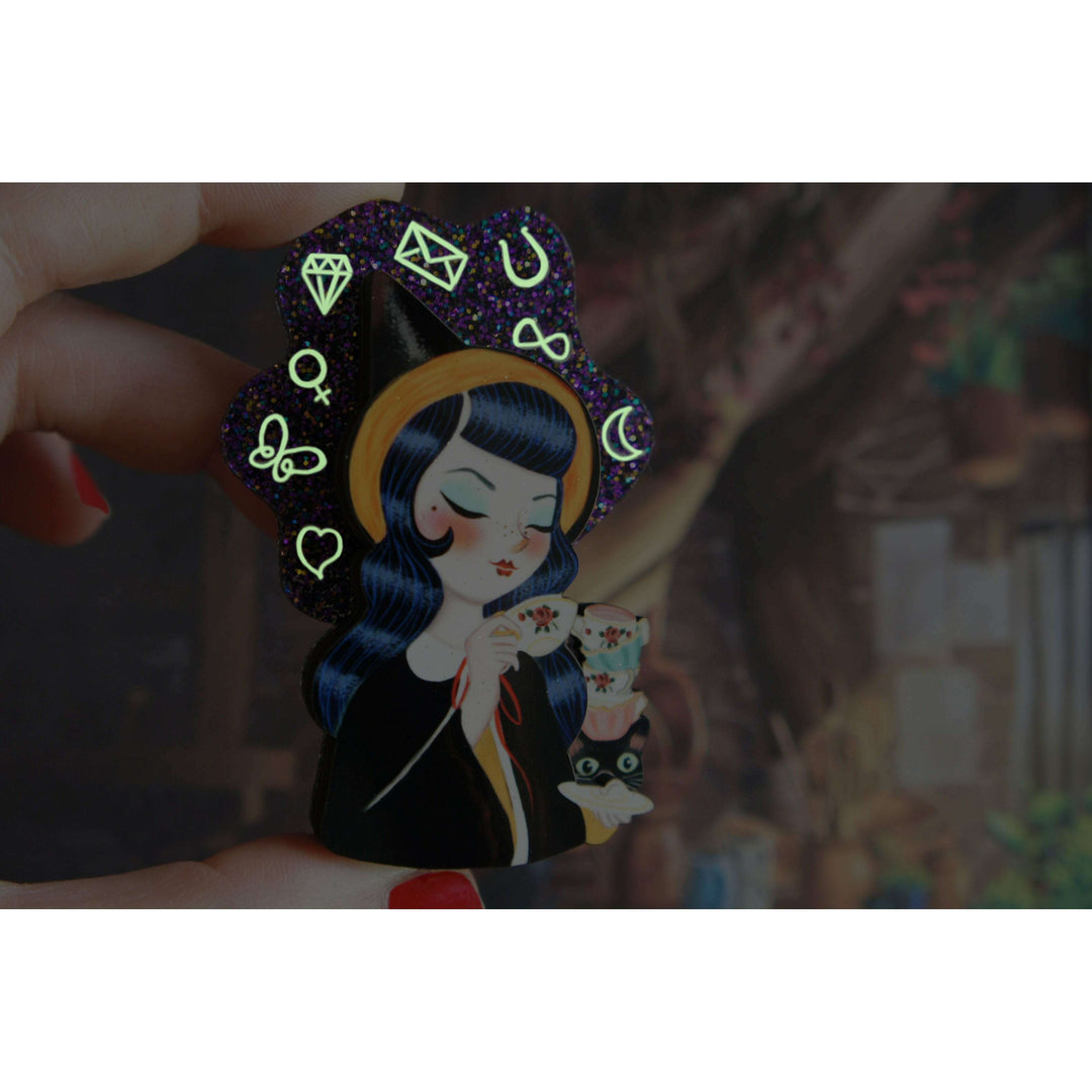 Witch Reading Tasseomancy Brooch by Laliblue