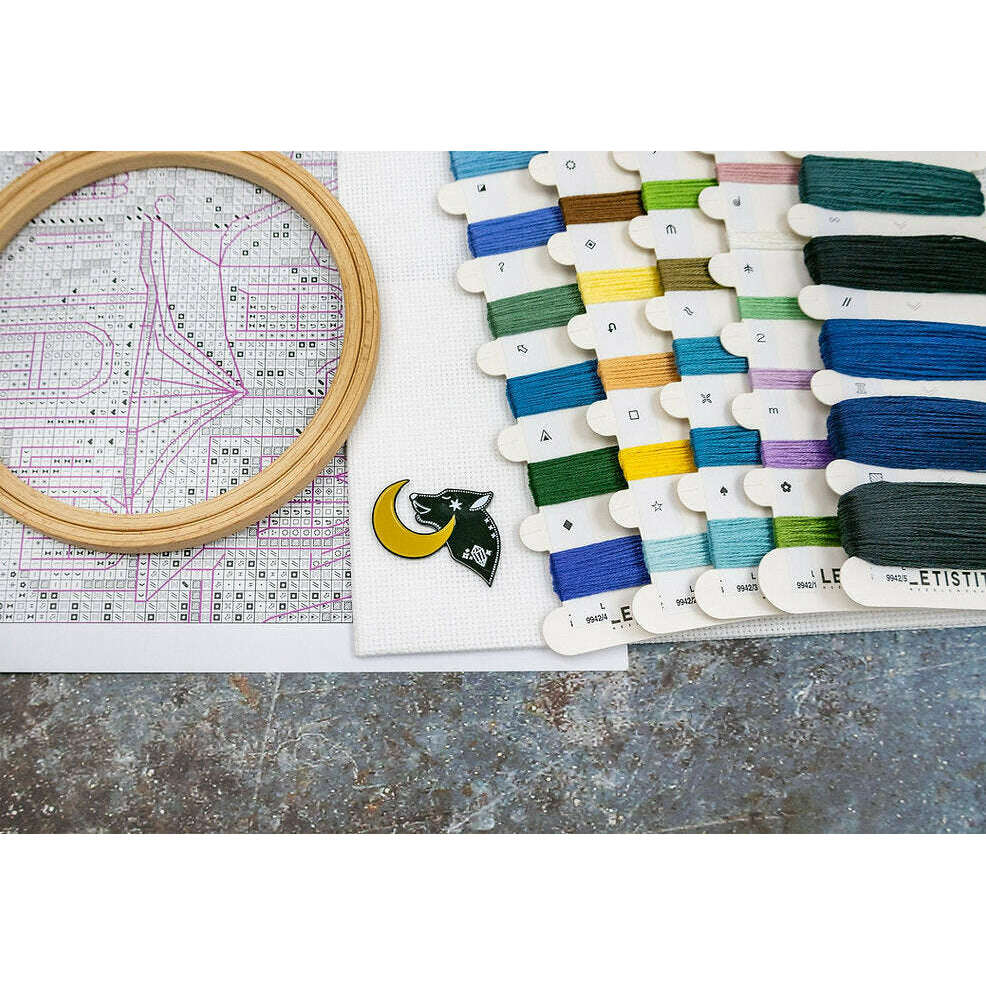 Luna's Garden L9942 Counted Cross Stitch Kit
