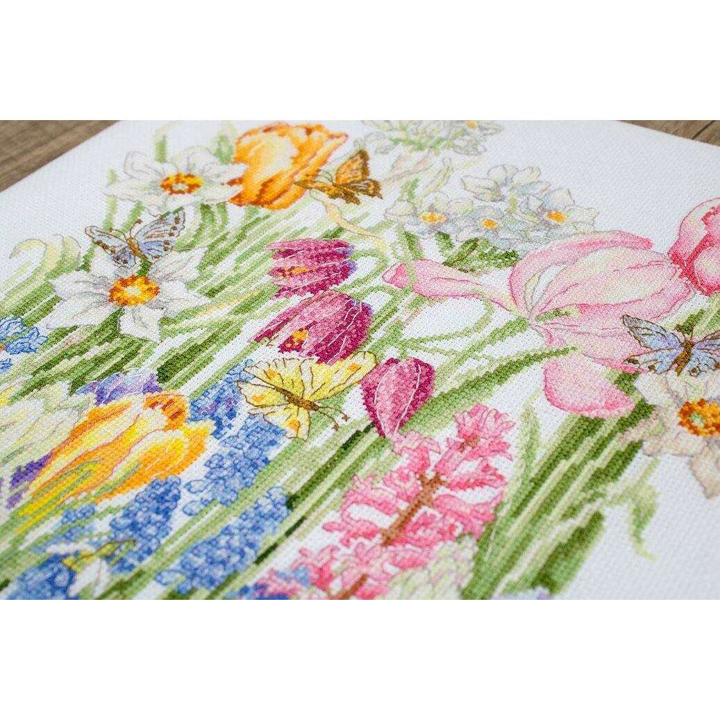 March Bouquet B2388L Counted Cross-Stitch Kit