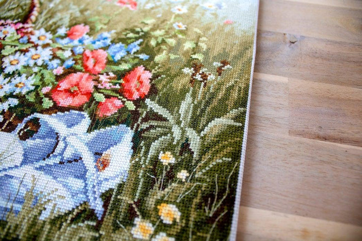Meadow with poppies BU4020L Counted Cross-Stitch Kit