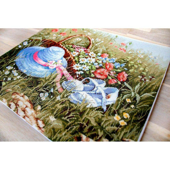 Meadow with poppies BU4020L Counted Cross-Stitch Kit