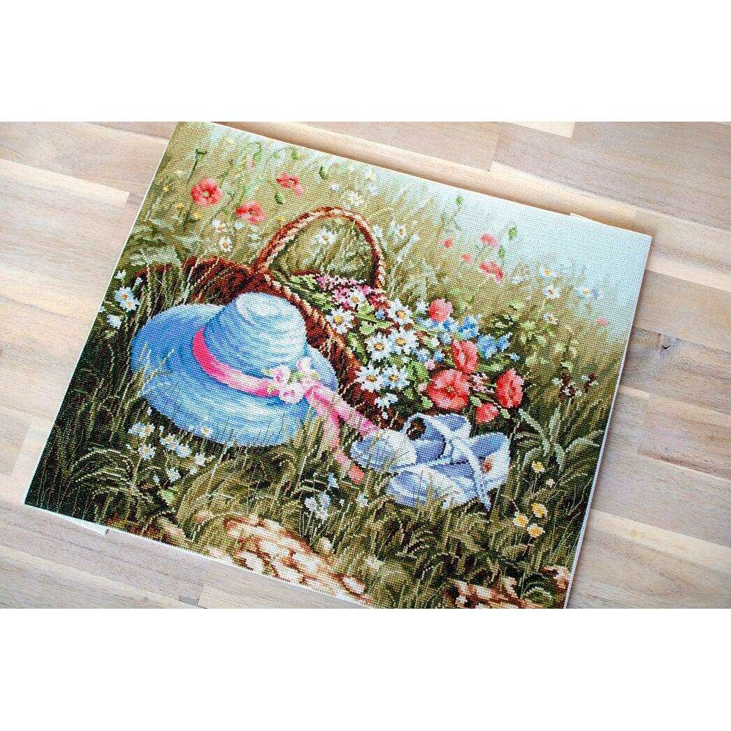 Meadow with poppies BU4020L Counted Cross-Stitch Kit