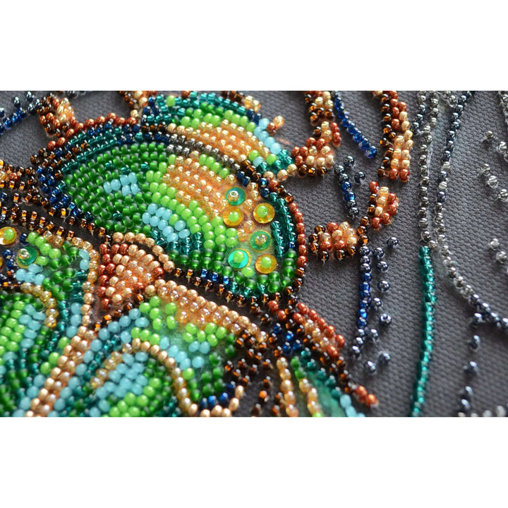 Mid-sized bead embroidery kit - Emerald beetle AMB-105