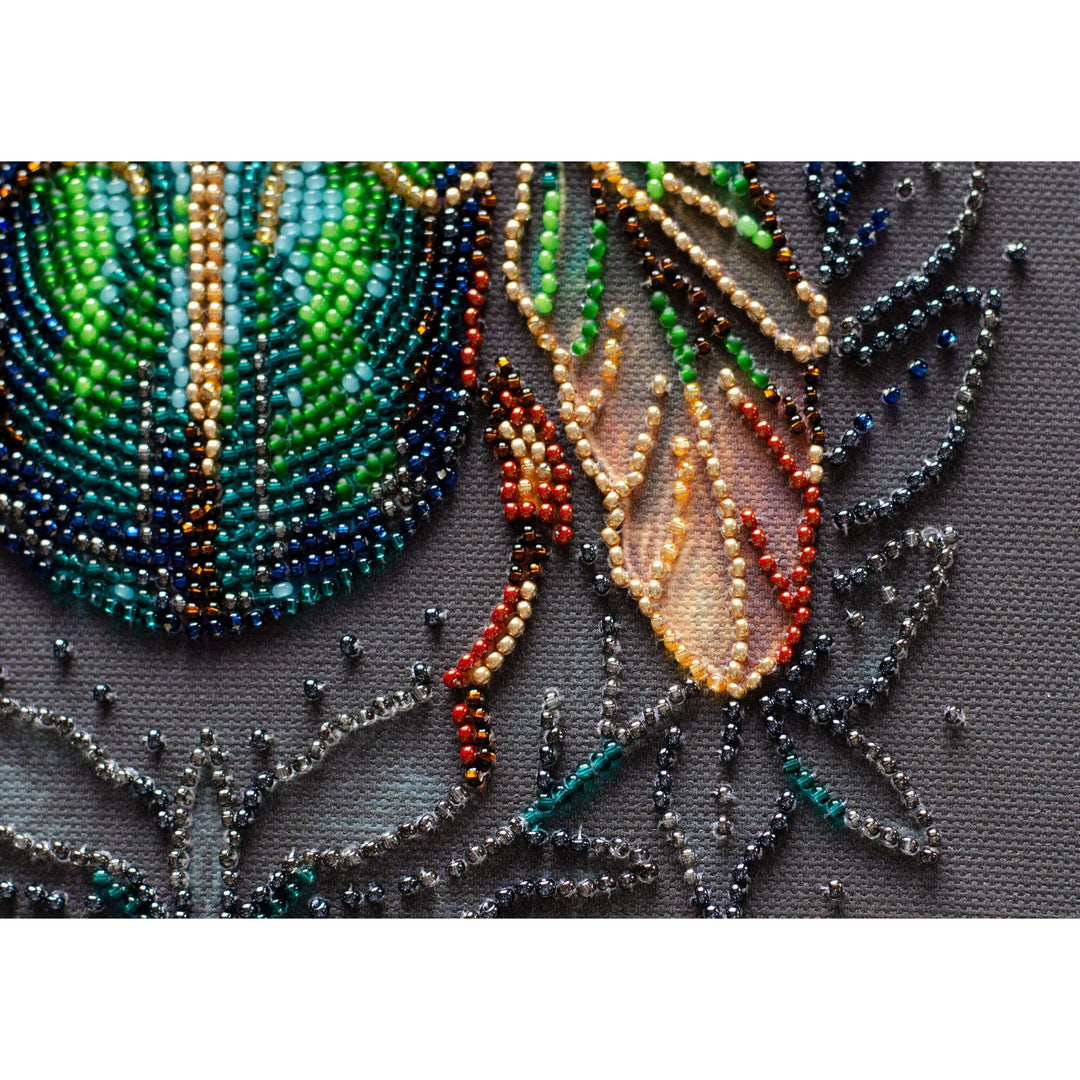 Mid-sized bead embroidery kit - Emerald beetle AMB-105