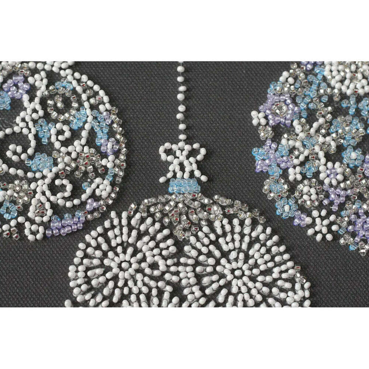Mid-sized bead embroidery kit - Lace balls AMB-077