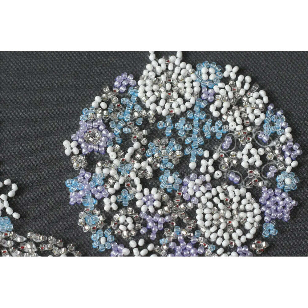 Mid-sized bead embroidery kit - Lace balls AMB-077