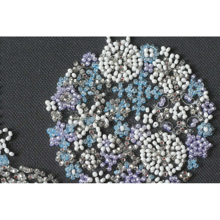 Mid-sized bead embroidery kit - Lace balls AMB-077