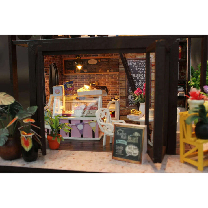 Miniature Wizardi Roombox Kit - Coffee House Dollhouse Kit