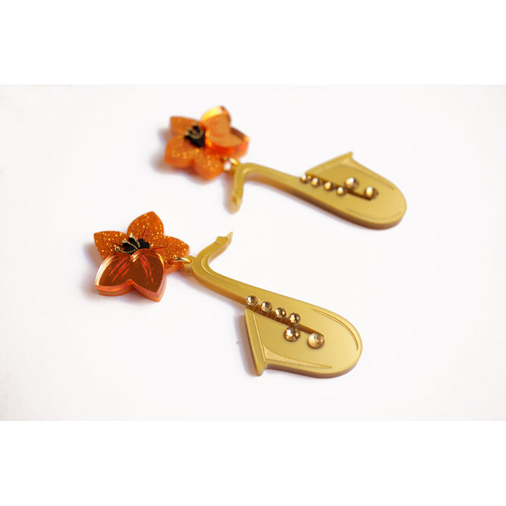 Saxophone with flower earrings by Laliblue 4