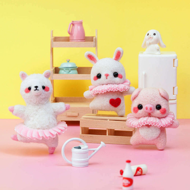 Piggy Needle Felting Kit. Wizardi DIY Wool Craft Kit F07N8-W188