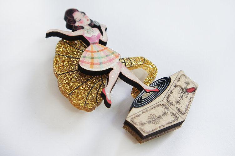 Pin Up Singer Brooch by Laliblue - Quirks!