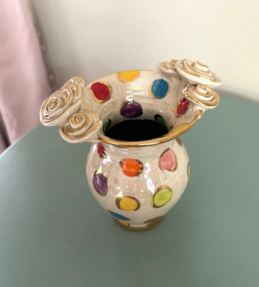 Polka dot vase rim with roses