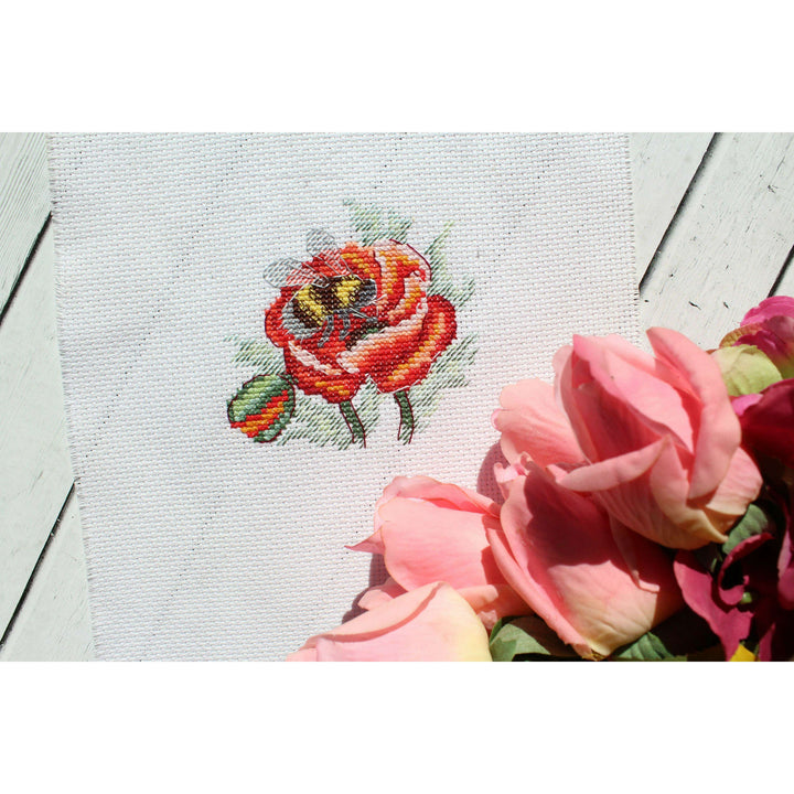 Poppy and Bumblebee SM-616 Counted Cross Stitch Kit