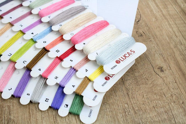 Pretty kitten B2390L Counted Cross-Stitch Kit