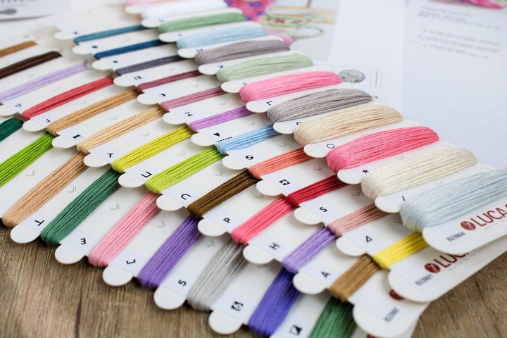 Pretty kitten B2390L Counted Cross-Stitch Kit