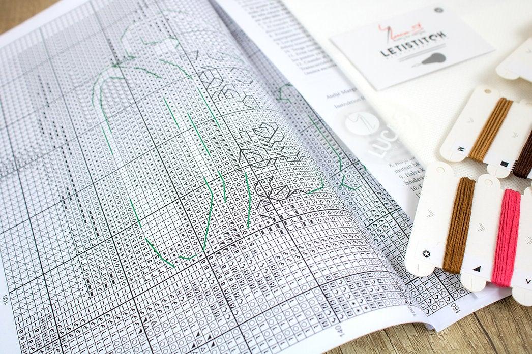 Pretty kitten B2390L Counted Cross-Stitch Kit