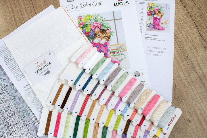 Pretty kitten B2390L Counted Cross-Stitch Kit