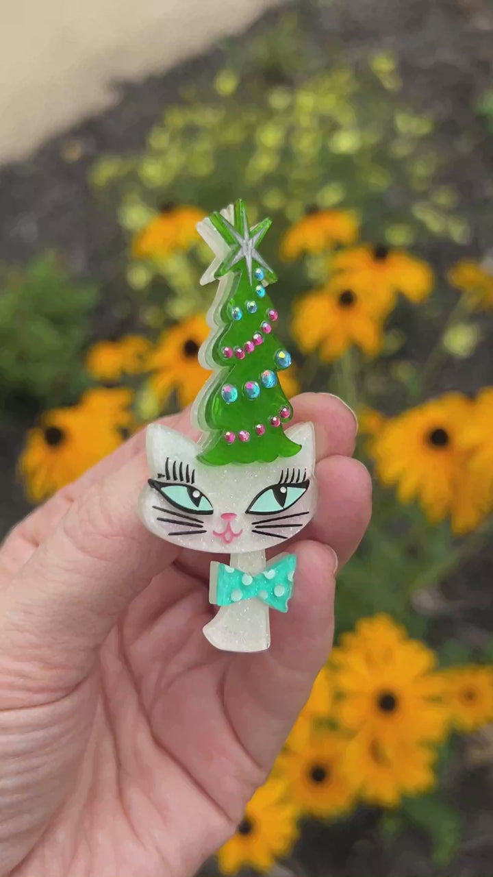 Video featuring the Christmas Kitty Brooch by Miss Fluff and Lipstick and Chrome. Holiday Christmas tree hat on a cat.