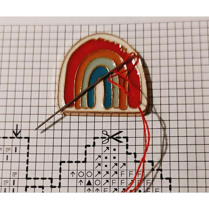 Rainbow Magnetic Needle Minder F07M10-5 Rainbow