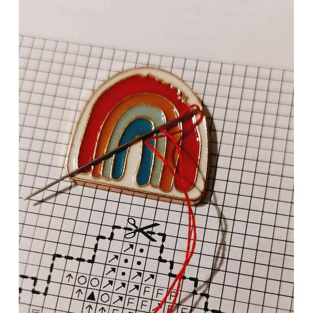 Rainbow Magnetic Needle Minder F07M10-5 Rainbow