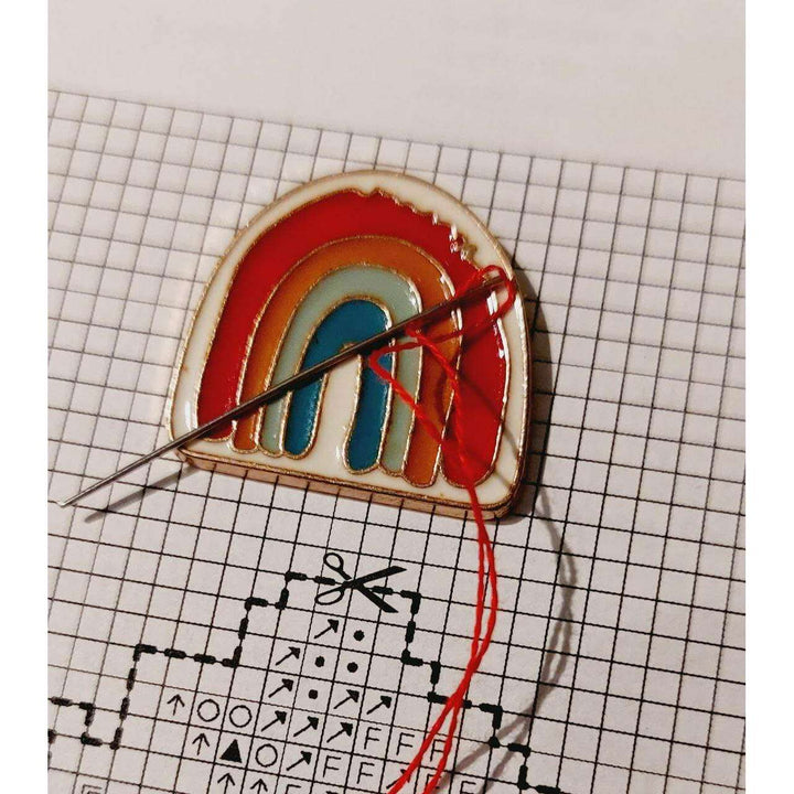 Rainbow Magnetic Needle Minder F07M10-5 Rainbow