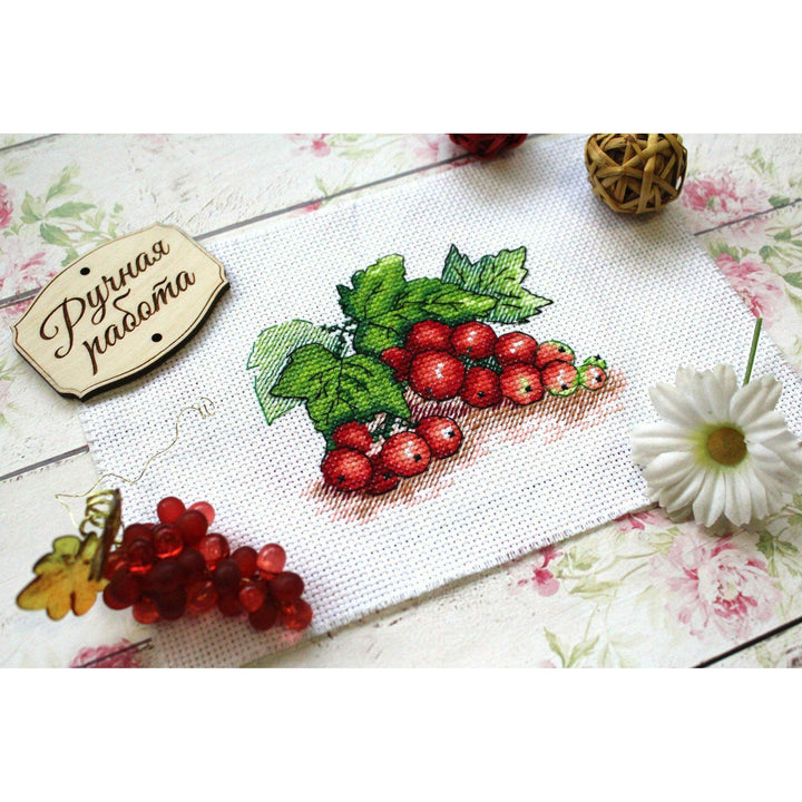 Red Currant SM-515 Counted Cross Stitch Kit