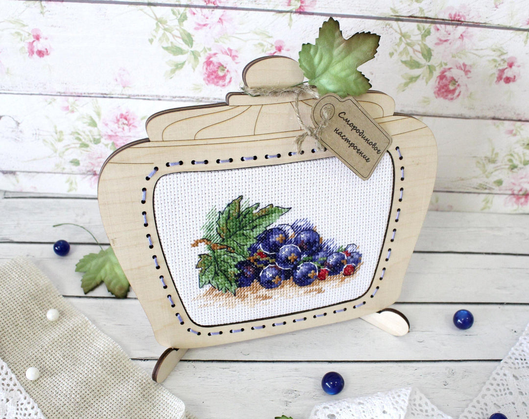 Ripe Currant SM-514 Counted Cross Stitch Kit