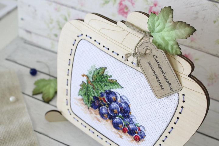 Ripe Currant SM-514 Counted Cross Stitch Kit