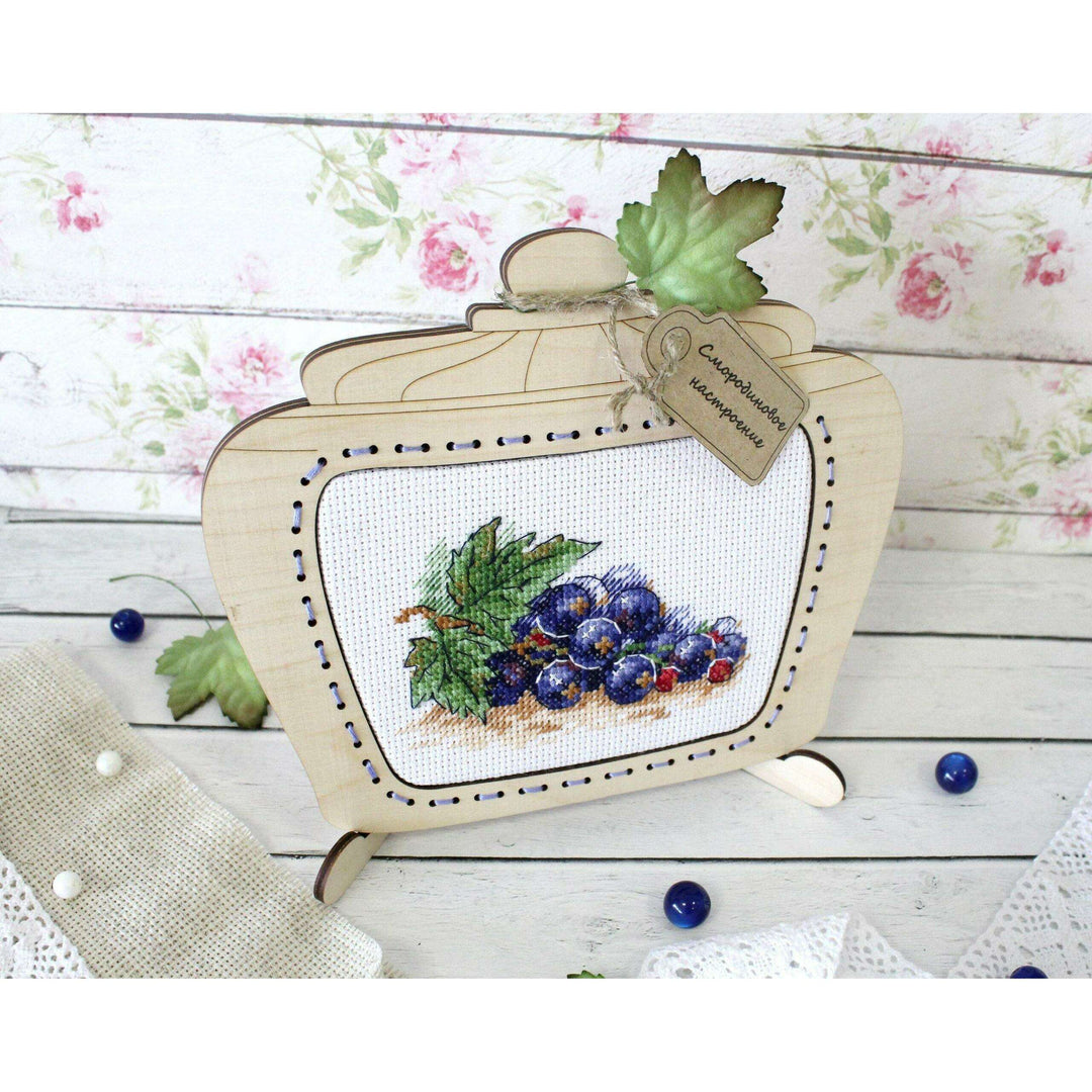 Ripe Currant SM-514 Counted Cross Stitch Kit