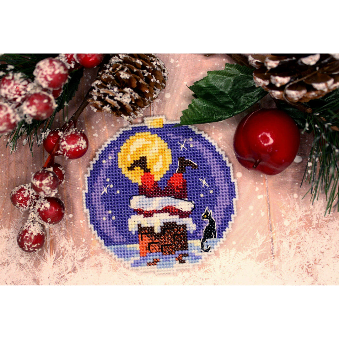 Santa SR-690  Plastic Canvas Counted Cross Stitch Kit