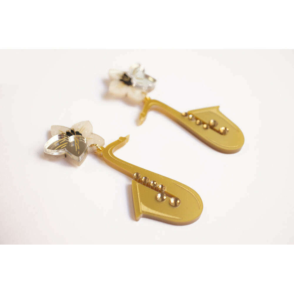 Saxophone with flower earrings by Laliblue 1