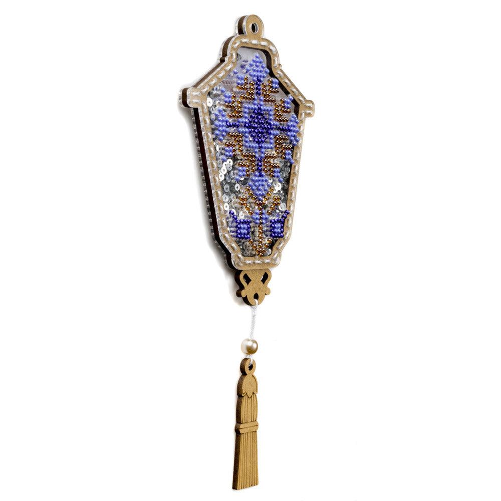 Set for embroidery with beads on a plastic base FLPL-070