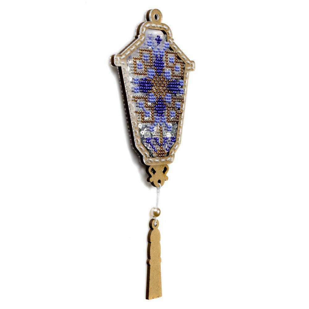 Set for embroidery with beads on a plastic base FLPL-070