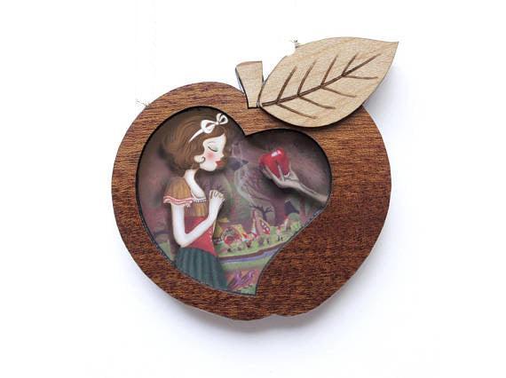 Snow White Brooch by LaliBlue - Quirks!