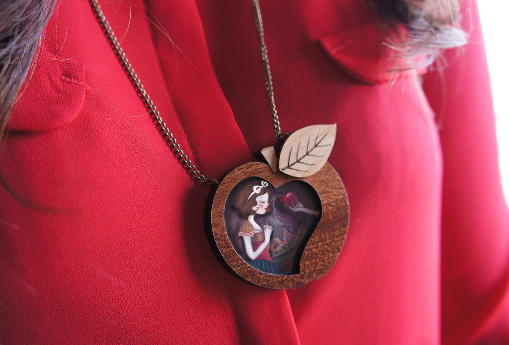 Snow White Necklace by Laliblue - Quirks!