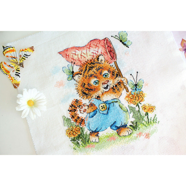 Striped Hunter SM-621 Counted Cross Stitch Kit