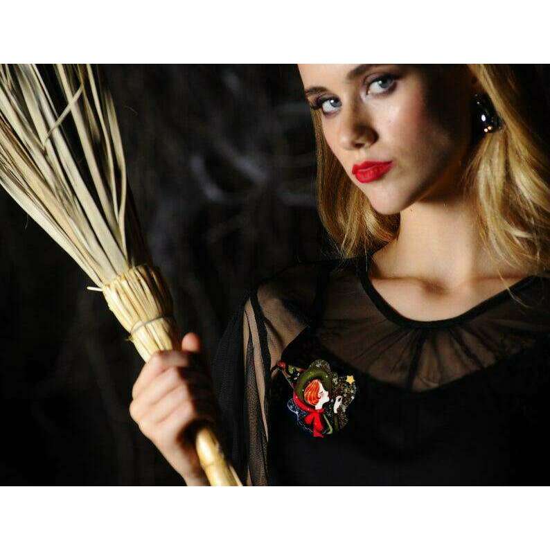 The Sorceress Brooch by LaliBlue - Quirks!