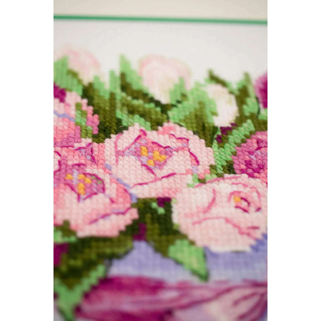 Tulips Hat Box R2003 Counted Cross Stitch Kit