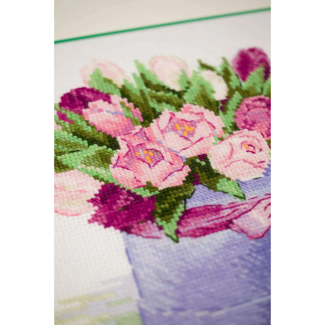Tulips Hat Box R2003 Counted Cross Stitch Kit