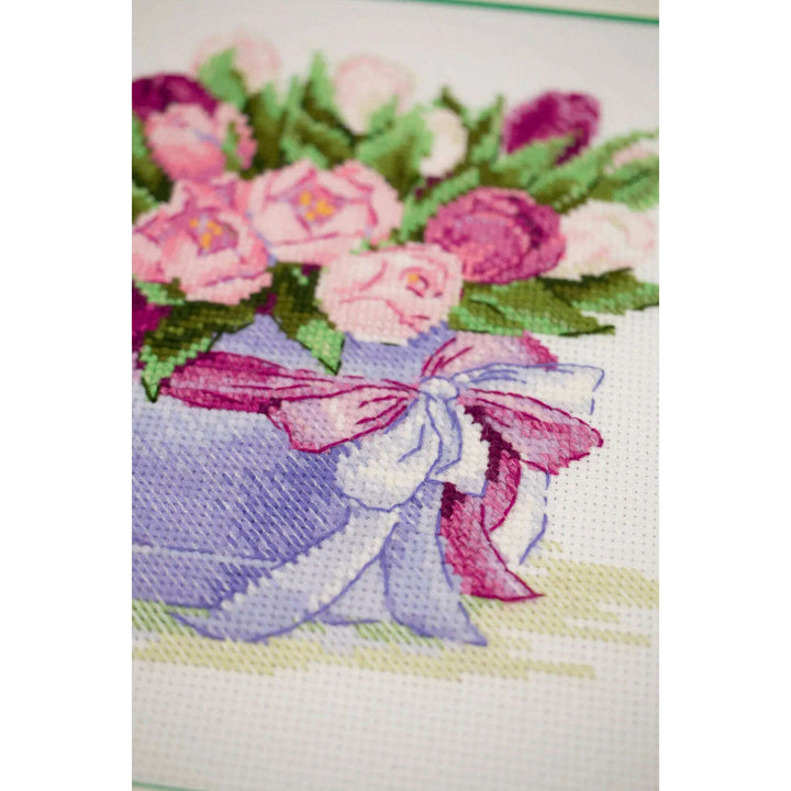 Tulips Hat Box R2003 Counted Cross Stitch Kit